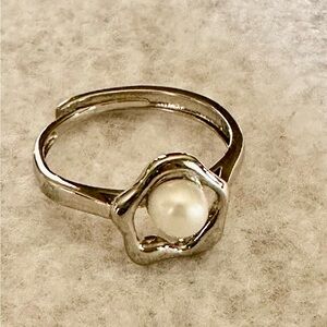 White freshwater Pearl Ring in s925 setting